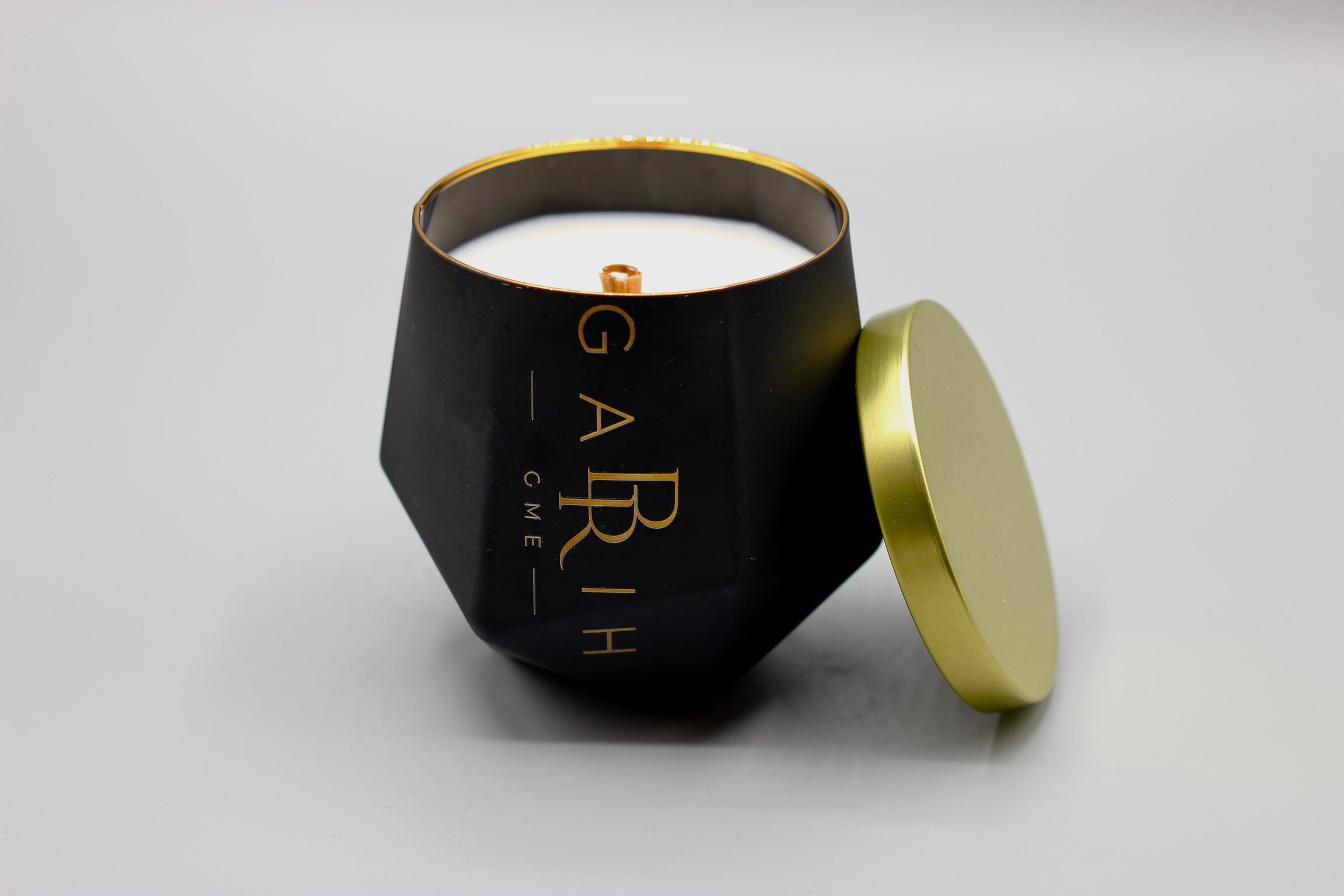 Cuban Cabana Luxury Secented Candle (Net Wt.350g)